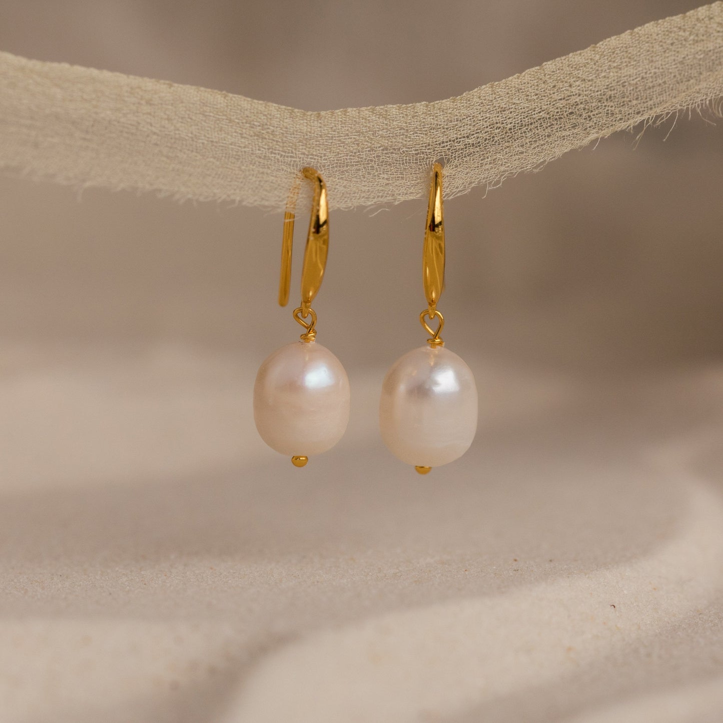 Stylish Dangling Pearl Drop Earrings for Everyday Wear